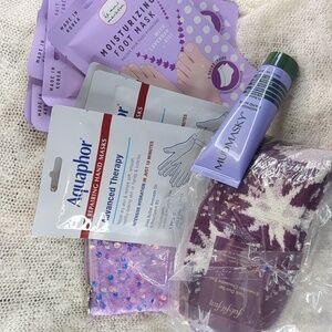 Hand and Foot Care Bundle, 8 packaged masks, hand mask, socks, w/bag